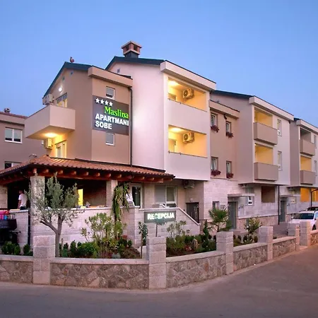 Maslina Iii Aparthotel