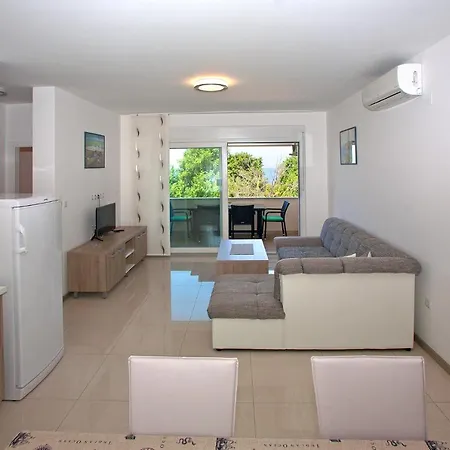 Maslina Iii Aparthotel 4*