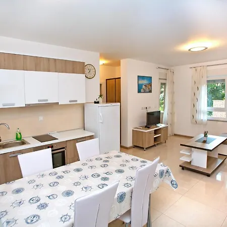 Maslina Iii Apart Otel Njivice