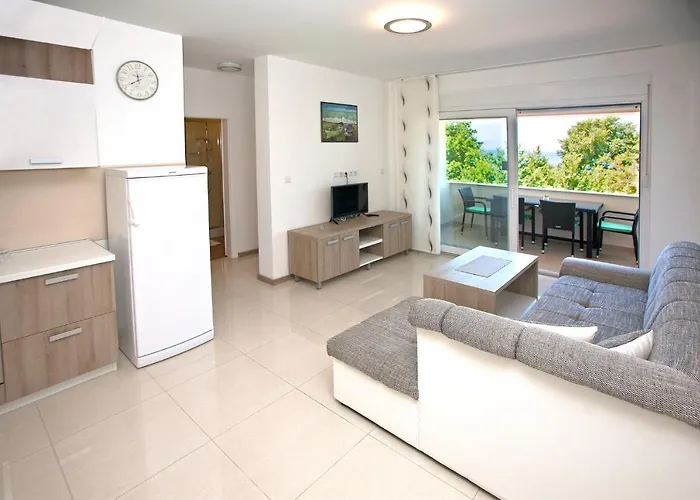 Apartmanhotel Maslina Iii Njivice